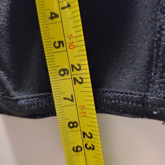 Athleta Highwaist Capri with leg cutout details size small - Picture 11 of 14